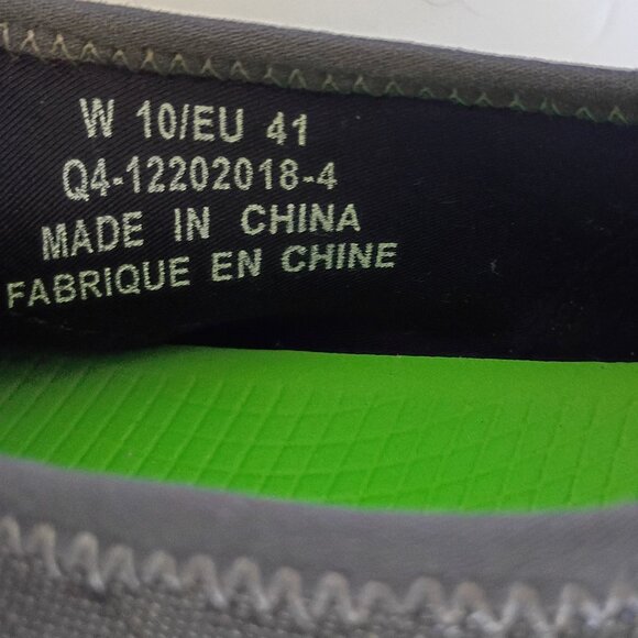 Oofos Oomg Low Slip On Shoe Size 10 EUC - Picture 9 of 10